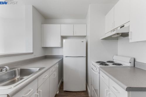 13095 Neptune Dr, San Leandro CA  94577-3130 exterior