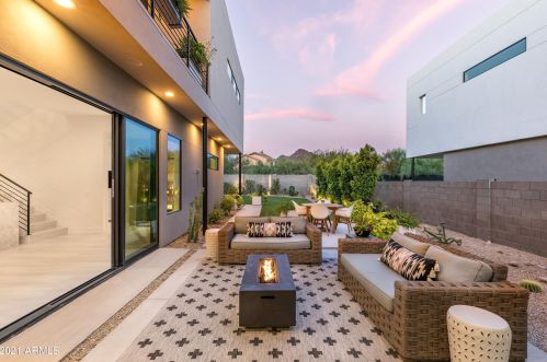 7729 13th Pl, Phoenix AZ  85020-4202 exterior