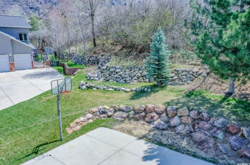 35 Lone Holw Dr, Sandy UT 84092-5530 exterior