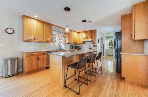 1 Eric Rd, Norfolk MA 02056-1914 exterior