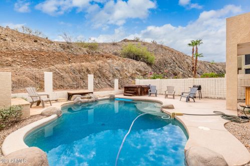 15221 14 Pl, Phoenix AZ 85014-5111 exterior