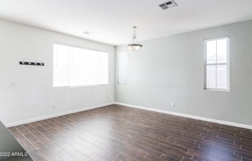 7233 39 Way, Phoenix AZ 85050-5428 exterior