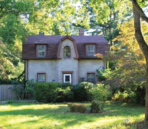 242 Islington Rd, Newton MA  02466-1006 exterior