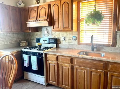 252 Elm St, Kearny, NJ 07032-3410