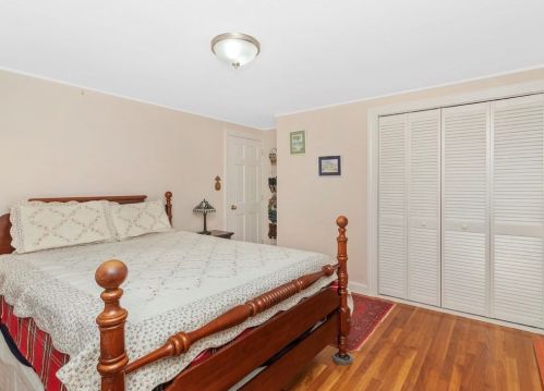 366 Sprague St, Dedham MA 02026-5242 exterior