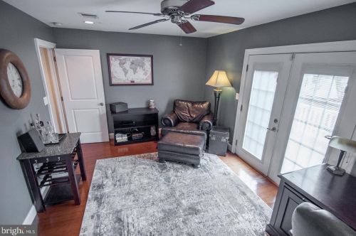 985 6th St, Philadelphia PA  19123-1405 exterior