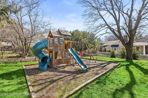 450 Branch Ave, Little Silver NJ  07739-1111 exterior