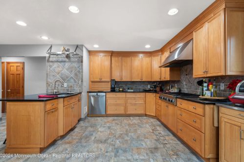 14 Knolls Dr, Jackson Twp NJ  08527-4209 exterior