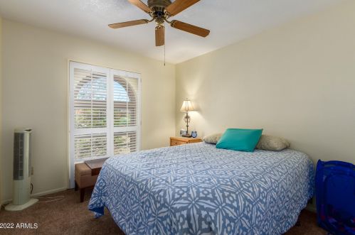 1826 Acoma Dr, Phoenix AZ 85032-4892 exterior