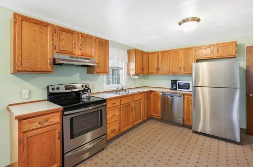 142 St, East Brookfield MA 01515-1612 exterior