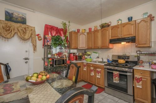 69 Fern St, Lawrence MA 01841-1160 exterior