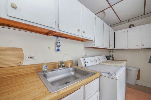 9 Lund St, Worcester MA 01607-1117 exterior