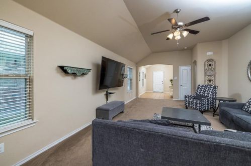 5432 Grenada Dr, Fort Worth TX 76119-8502 exterior