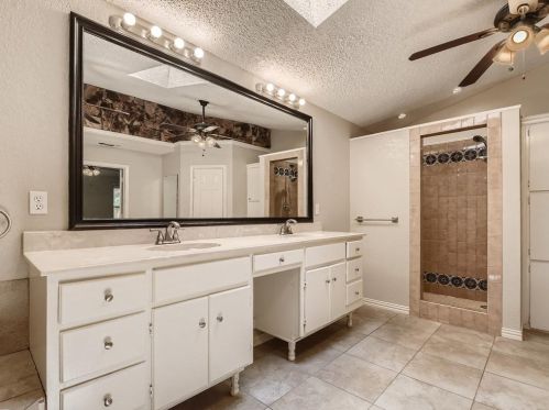 7032 Greenview Cir, Fort Worth TX 76120-1343 exterior