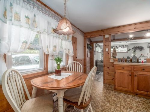 12 Candlewood St, Worcester MA 01602-2804 exterior