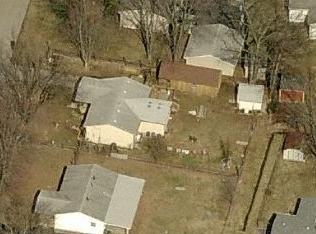 6104 Herron Ct, Louisville, KY 40229-1404