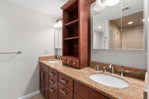 901 Randolph Ave, Milton MA 02186-3404 exterior