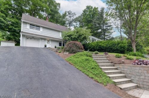 13 Beech Ct, Skyline Lakes NJ 07456-2503 exterior