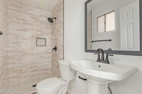 3320 Claire Dr, Phoenix AZ 85032-4933 exterior