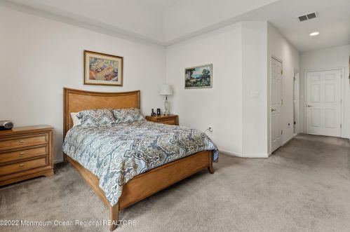 9 Fernwood Dr, Tinton Falls NJ 07712-8713 exterior