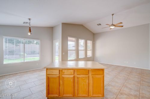 2715 Beautiful Ln, Phoenix AZ 85042-7073 exterior