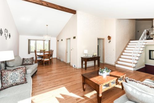 8738 Bruce Dr, Niles IL 60714-2344 exterior