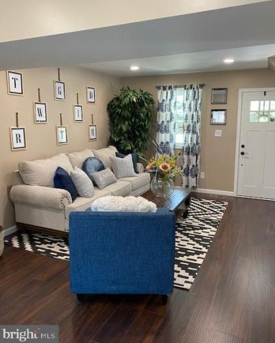 1564 Center St, West Deptford NJ  08086-3098 exterior