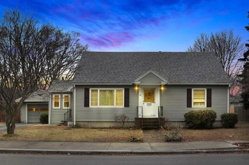 31 Davis St, Lawrence, MA 01843-2519