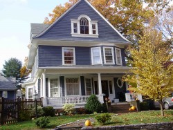235 Lincoln St, Newton, MA 02461-1328