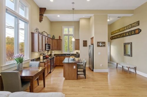 9 Central St, Acton, MA 01719-1212