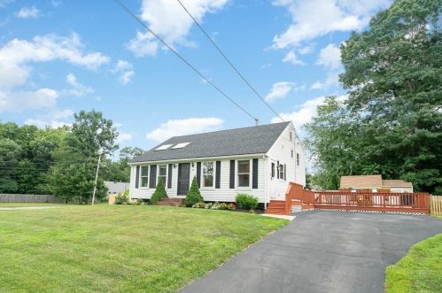 395 King James Blvd, Taunton MA  02780-7703 exterior