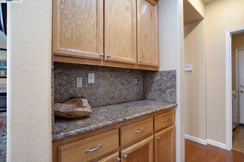 2349 Pacifica Ct, San Leandro CA 94577 exterior