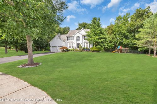 8 Bailey Ct, Jackson Twp NJ  08527-4459 exterior