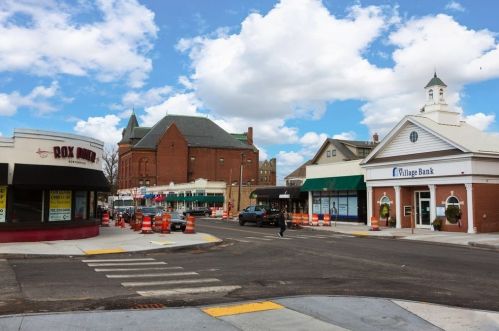 25 Highland Ave, Newton MA 02460-1855 exterior