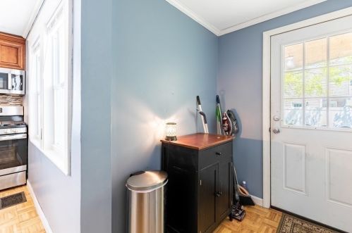 58 Lawn Ave, Quincy MA 02169-7337 exterior