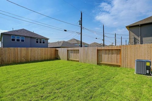 502 6 St, Morgans Point TX 77571-4910 exterior