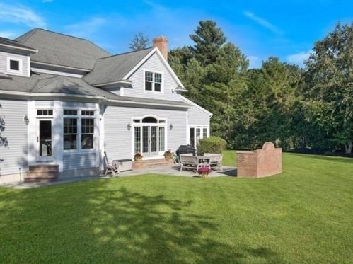 4 Sayles Rd, Hingham MA 02043-2678 exterior