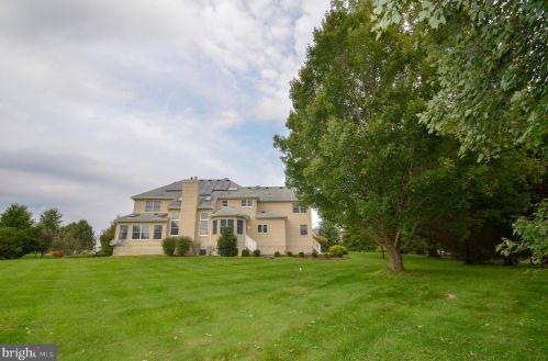 8 Landview Ln, Columbus NJ 08022-2260 exterior