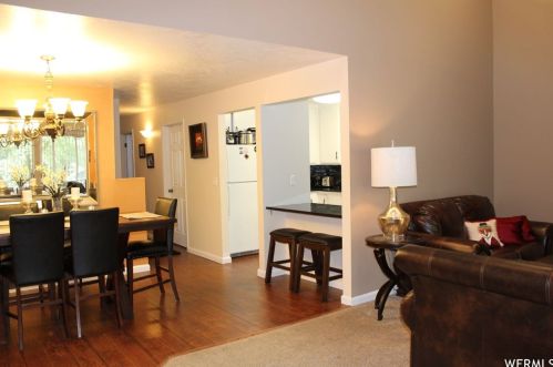 8101 Cottonwood Hills Cir, Sandy UT  84094-0803 exterior