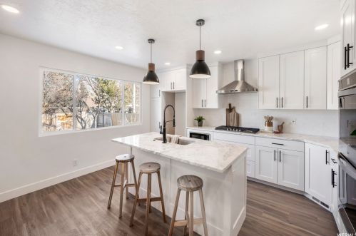 2447 Robidoux Rd, Sandy UT 84093-1129 exterior