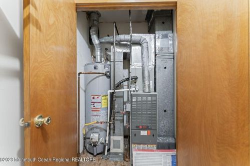 73 Wigwam Ln, Tinton Falls NJ 07724-3176 exterior