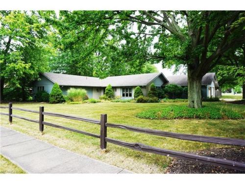 10819 Watercress Rd, Cleveland OH  44149-2151 exterior