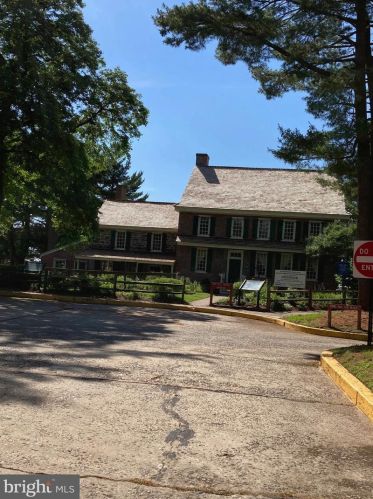 124 Military Dr, West Deptford NJ 08063-1507 exterior