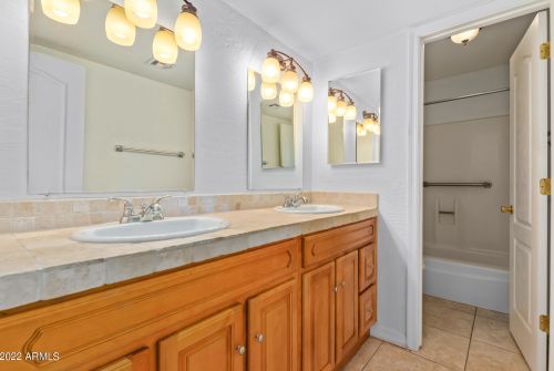 3222 Clinton St, Phoenix AZ 85028-3023 exterior