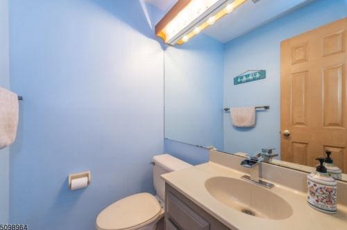 31 Courtland Dr, Wantage NJ  07461-1711 exterior