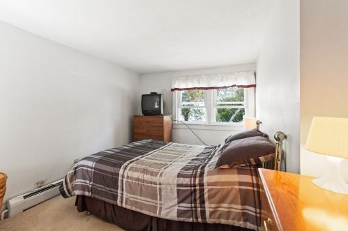 379 Main St, Groveland MA 01834-1428 exterior