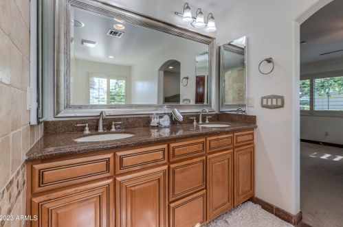 5307 32 Pl, Phoenix AZ 85018-1408 exterior