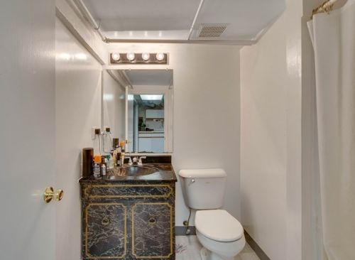 3 Beacon St, Quincy MA 02169-7117 exterior