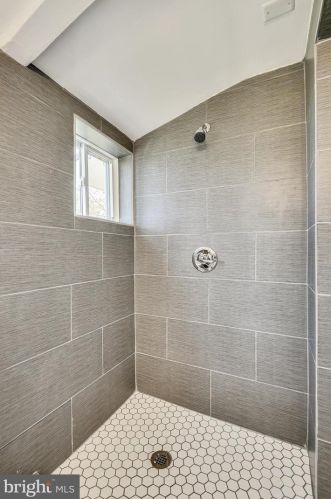 1525 Bay Dr, Shady Side MD exterior