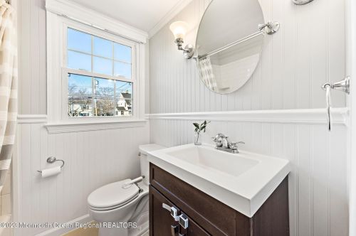 450 Branch Ave, Little Silver NJ  07739-1111 exterior